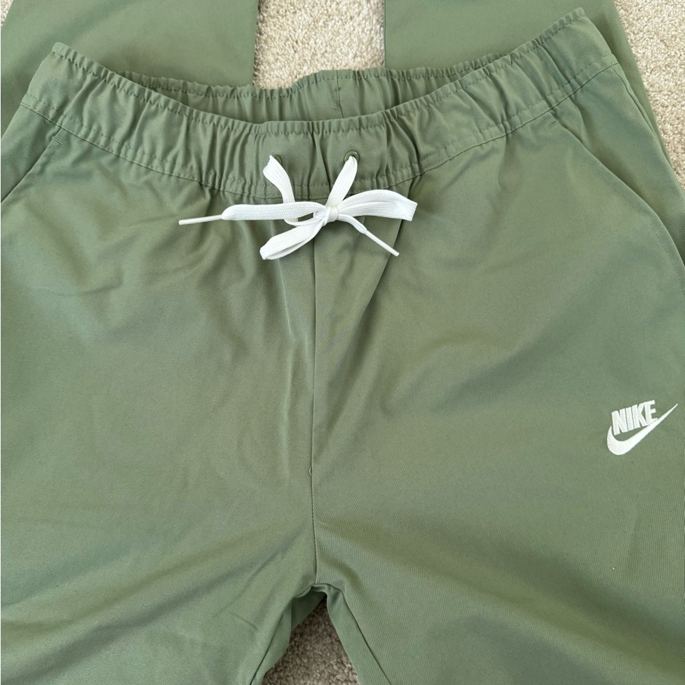 Nike Woven Tapered Leg Pants